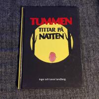 Tummen tittar p&aring; natten