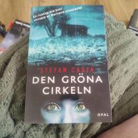 Signerad av f&ouml;rfattare - Den gr&ouml;na cirkeln
