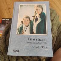 En &ouml; i havet - b&ouml;ckerna om Steffi och Nelli (alla b&ouml;cker i en)