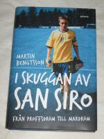 I skuggan av San Siro : fr&aring;n proffsdr&ouml;m till mardr&ouml;m